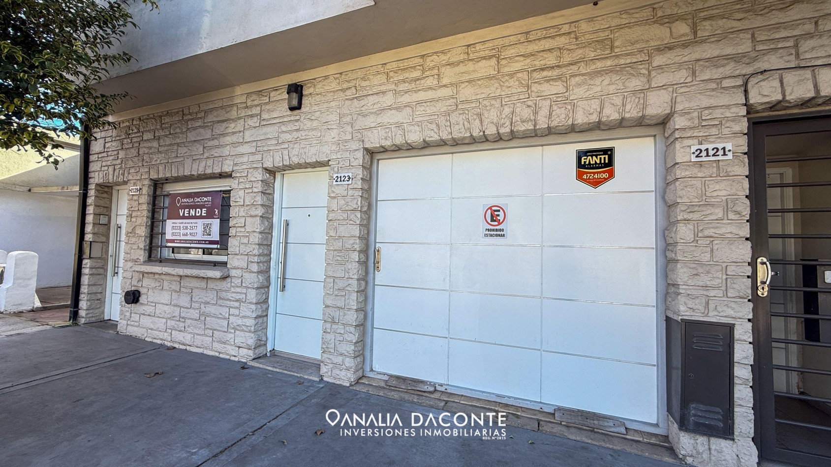 PH 2 ambientes al frente con patio y garage en barrio Don Bosco