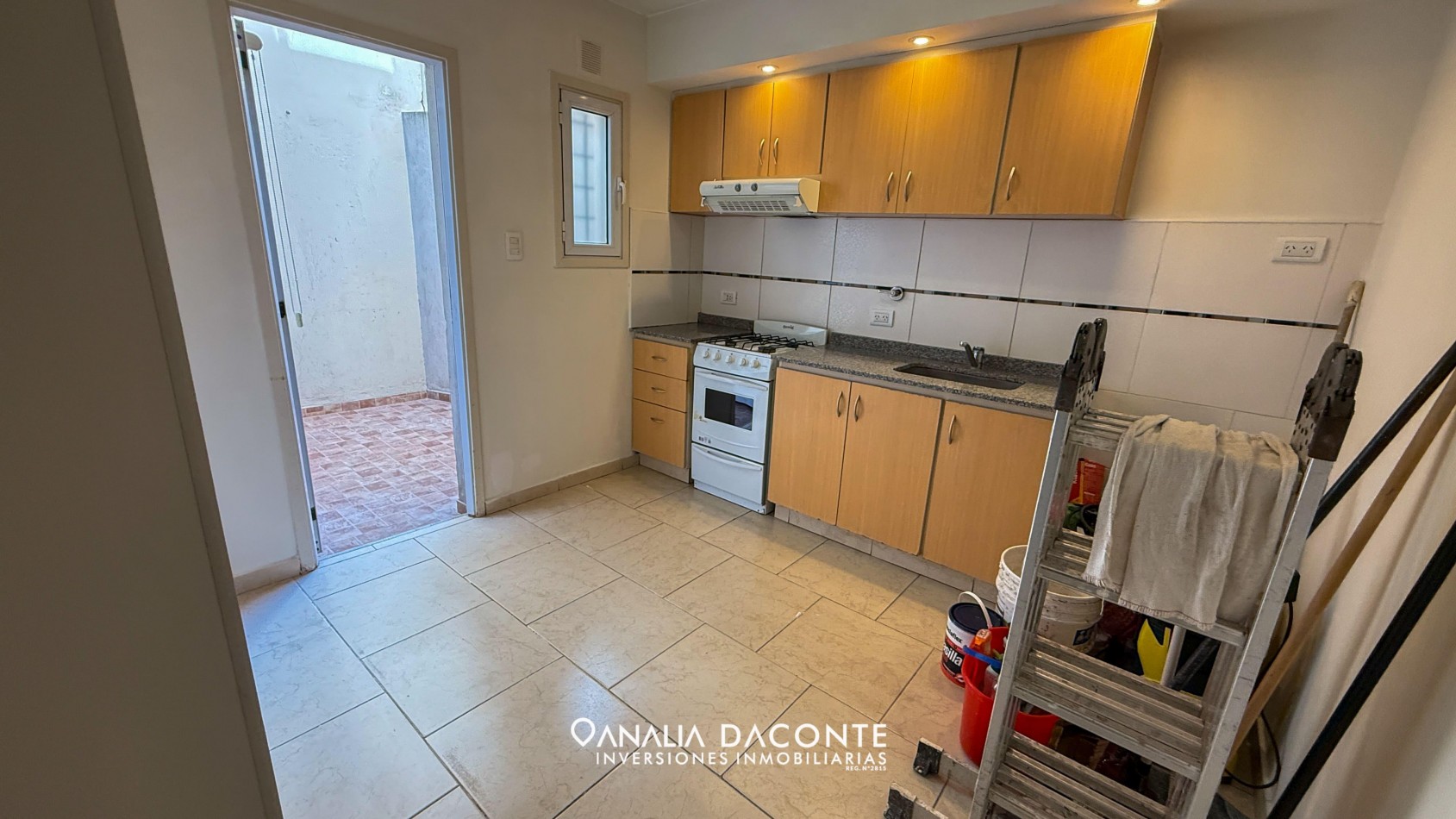 PH 2 ambientes al frente con patio y garage en barrio Don Bosco