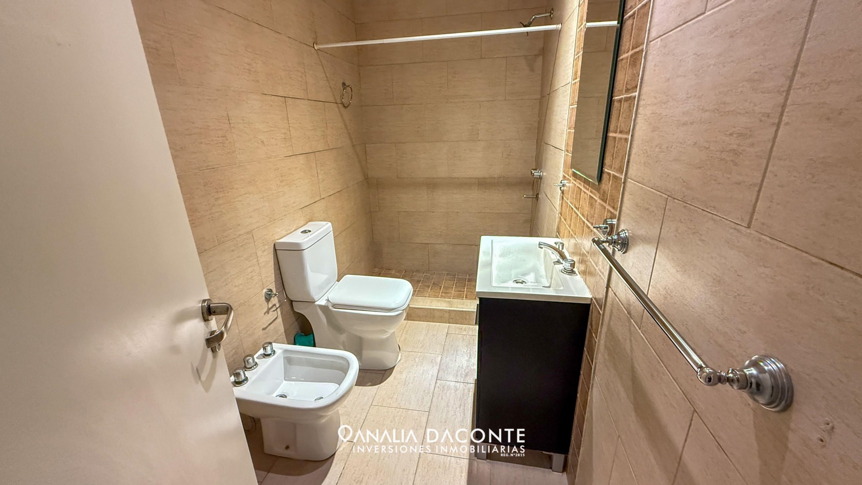 PH 2 ambientes al frente con patio y garage en barrio Don Bosco