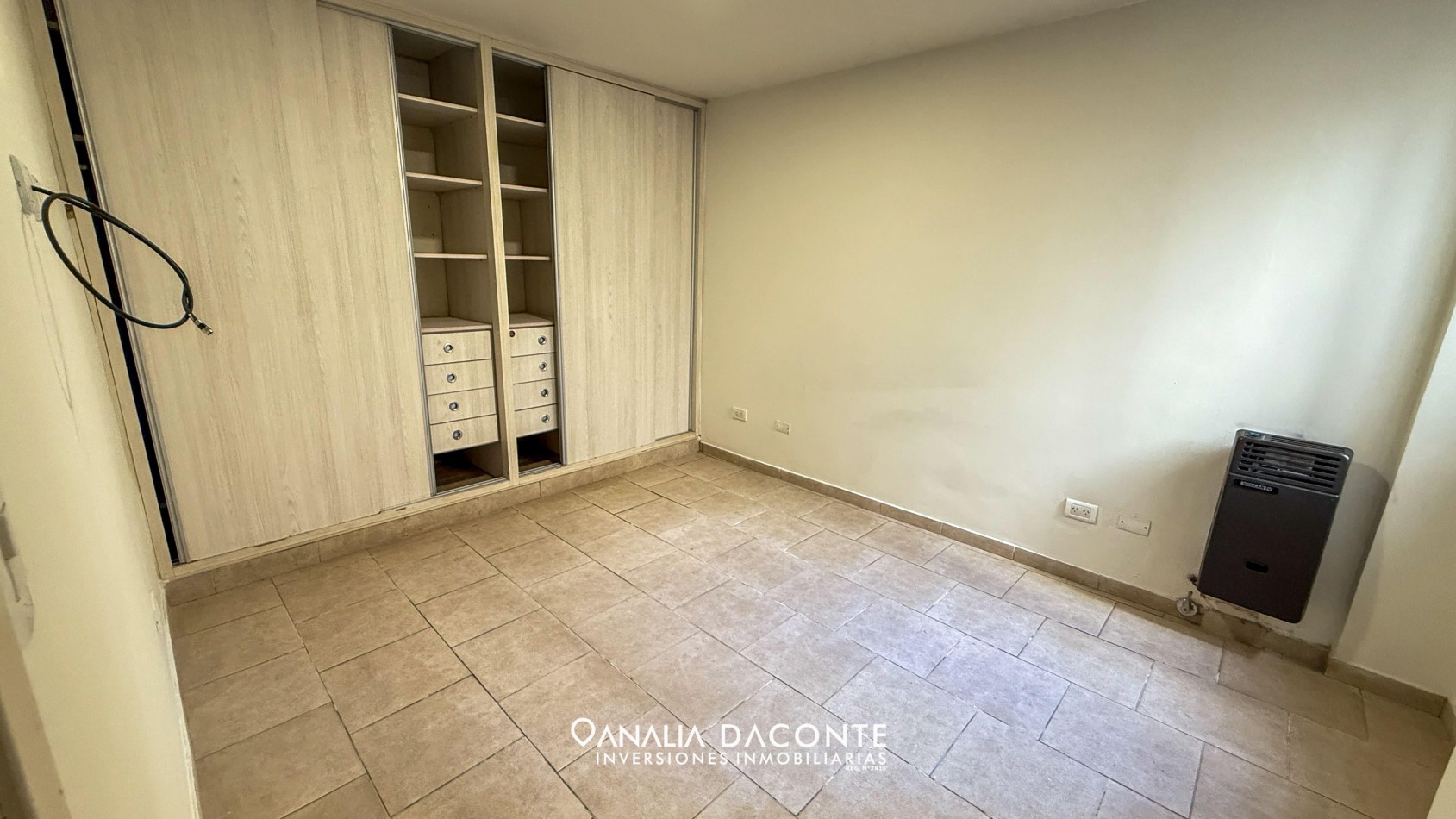 PH 2 ambientes al frente con patio y garage en barrio Don Bosco