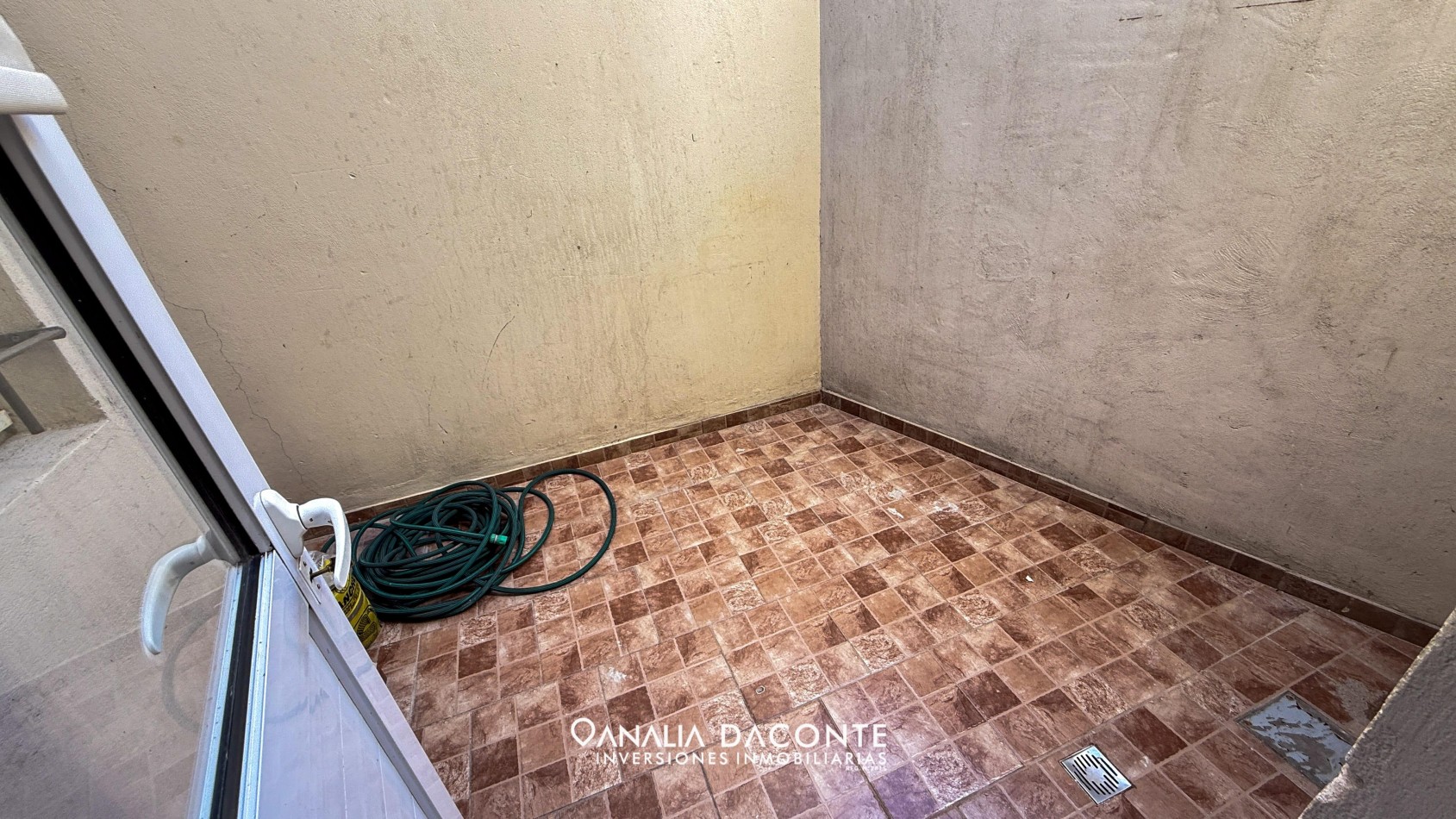 PH 2 ambientes al frente con patio y garage en barrio Don Bosco