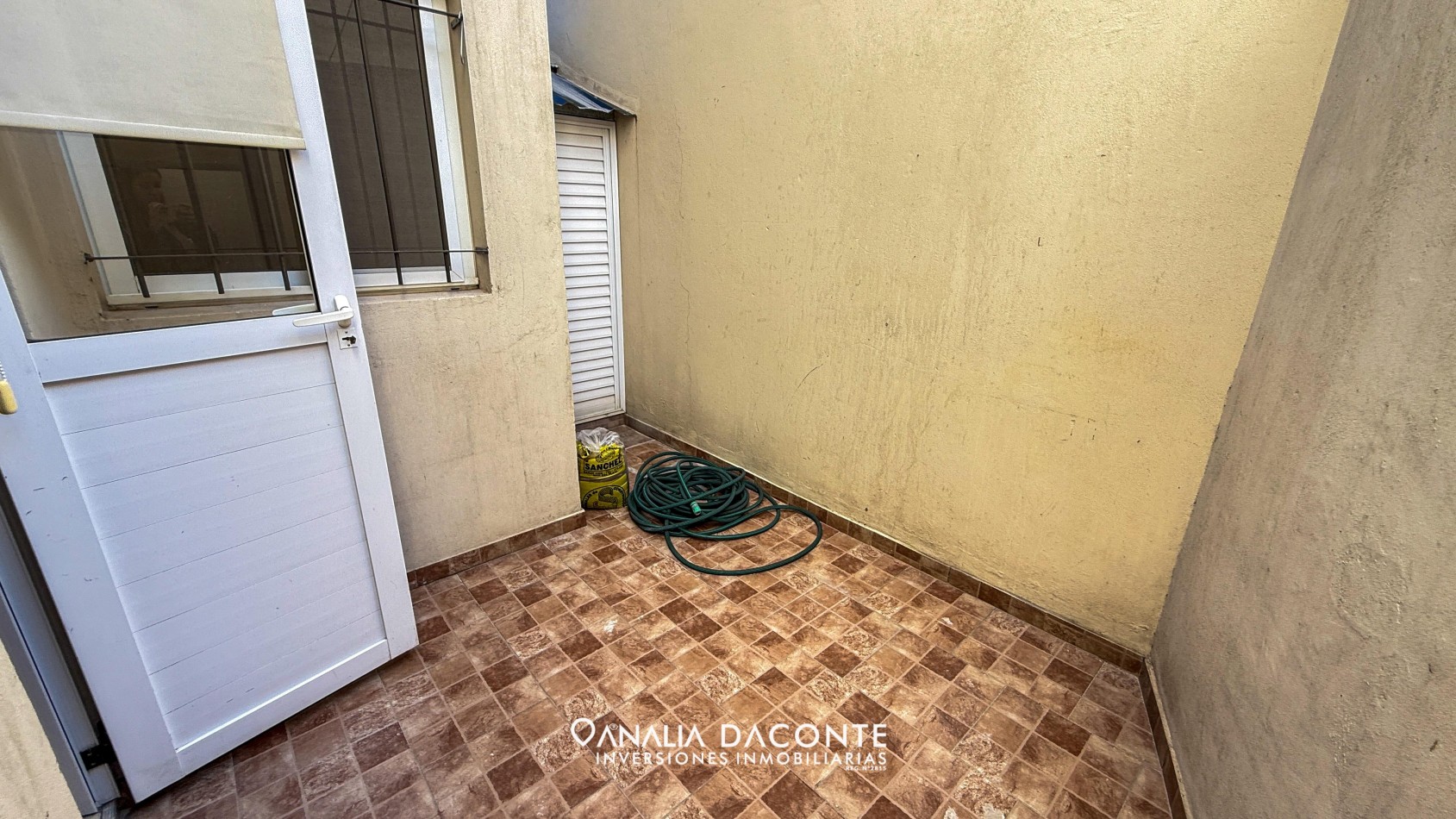 PH 2 ambientes al frente con patio y garage en barrio Don Bosco