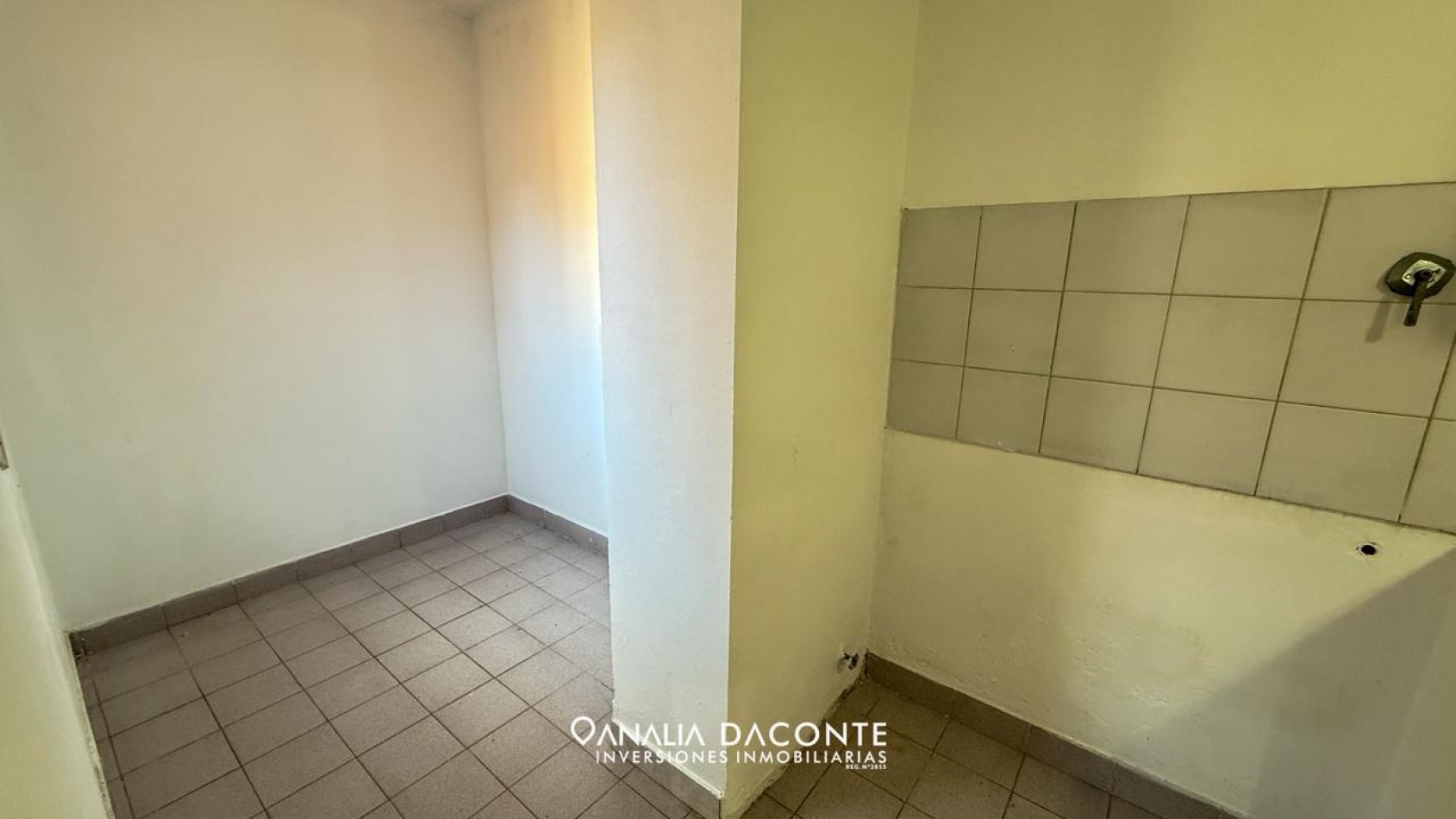 Comodo departamento de dos ambientes en barrio Los Pinares