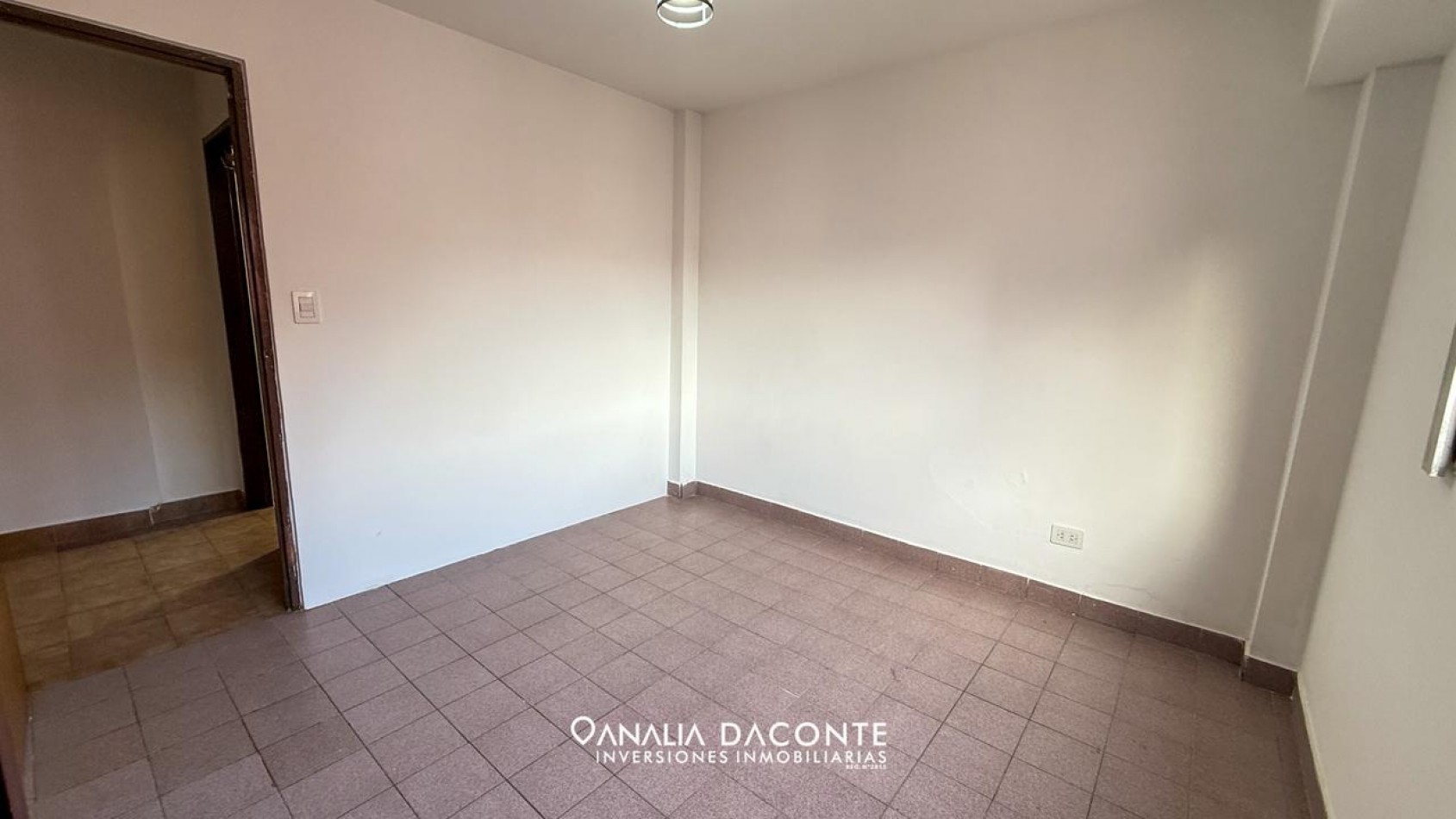 Comodo departamento de dos ambientes en barrio Los Pinares