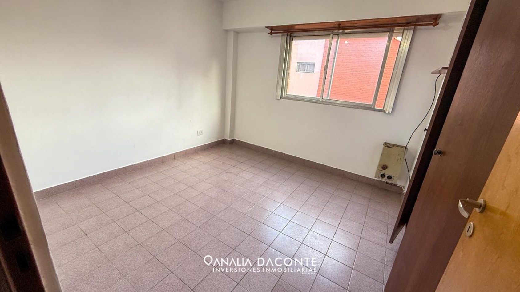 Comodo departamento de dos ambientes en barrio Los Pinares