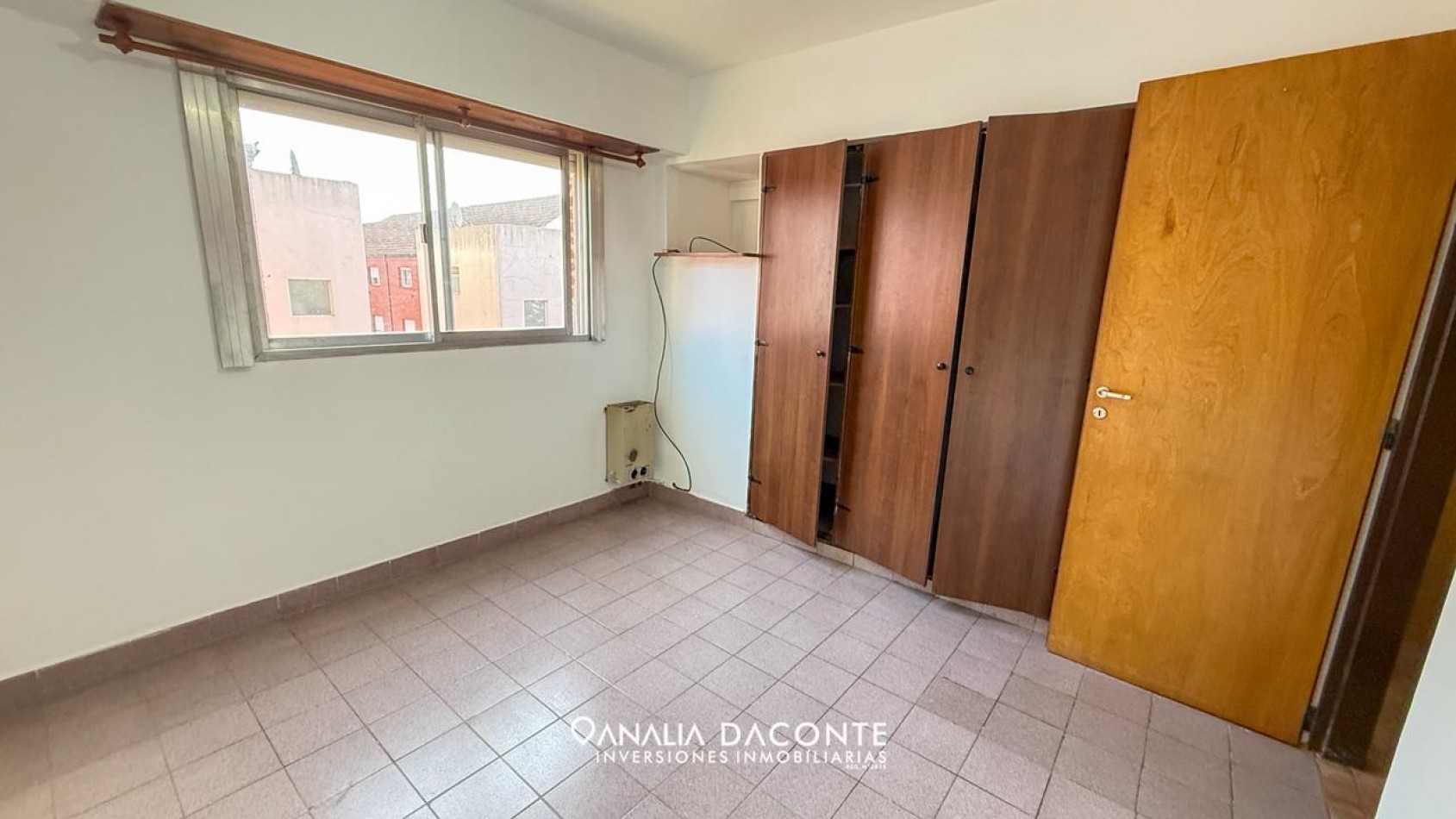 Comodo departamento de dos ambientes en barrio Los Pinares