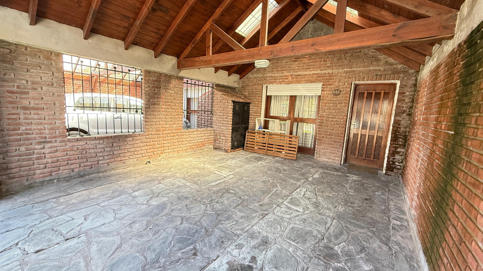 DUPLEX 3 AMBIENTES CON PARQUE Y QUINCHO EN SAN JERONIMO