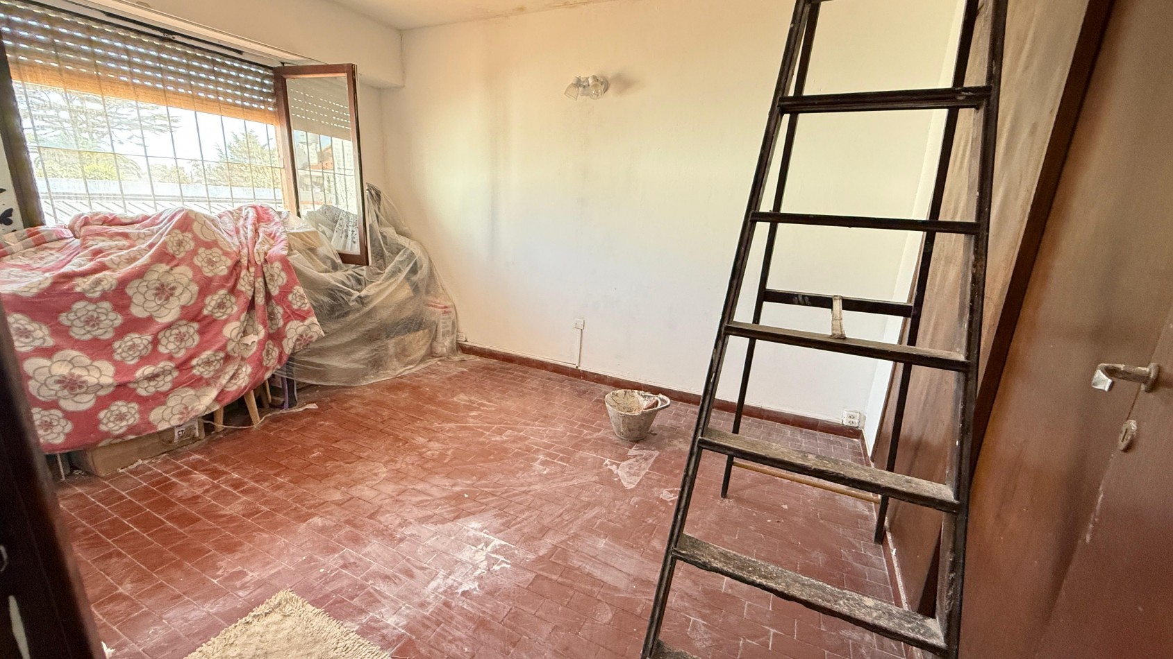 DUPLEX 3 AMBIENTES CON PARQUE Y QUINCHO EN SAN JERONIMO