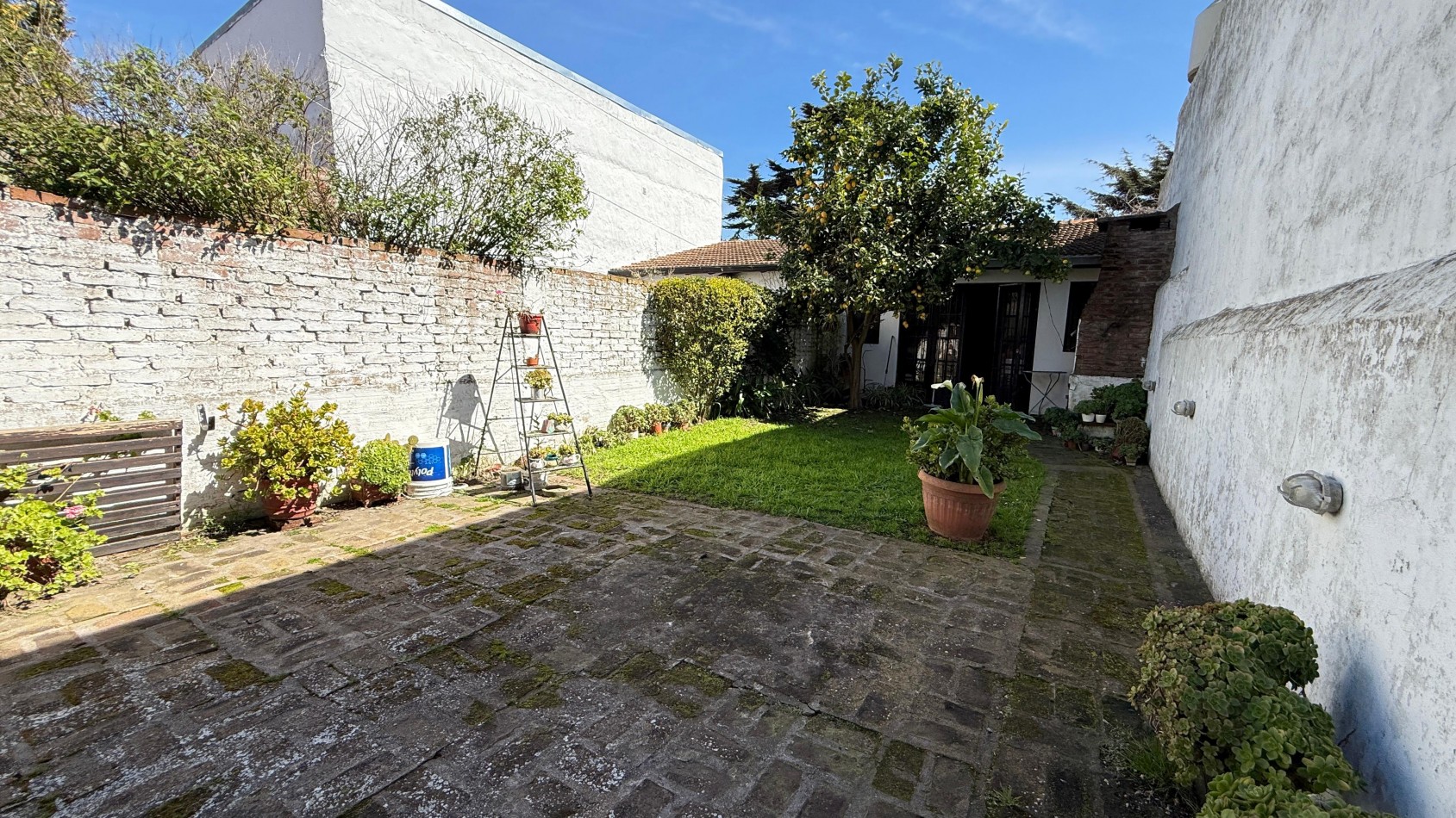 DUPLEX 3 AMBIENTES CON PARQUE Y QUINCHO EN SAN JERONIMO