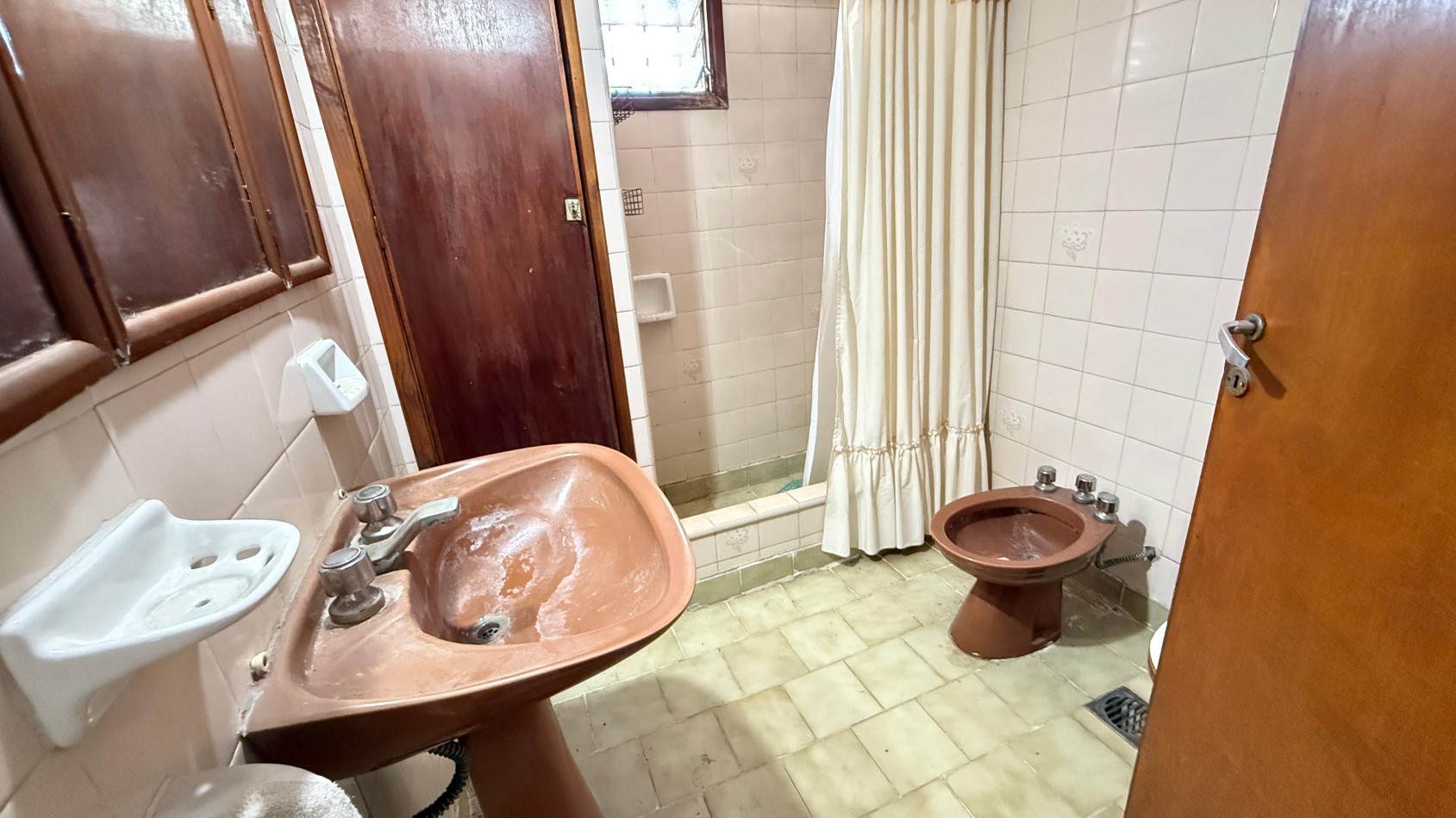 DUPLEX 3 AMBIENTES CON PARQUE Y QUINCHO EN SAN JERONIMO