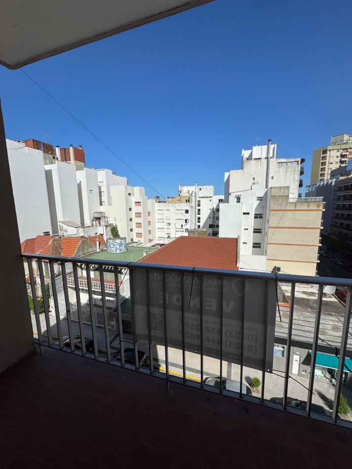 DEPTO UN AMBIENTE EXTERNO CON BALCON EN LA PERLA! VISTA LATERAL AL MAR