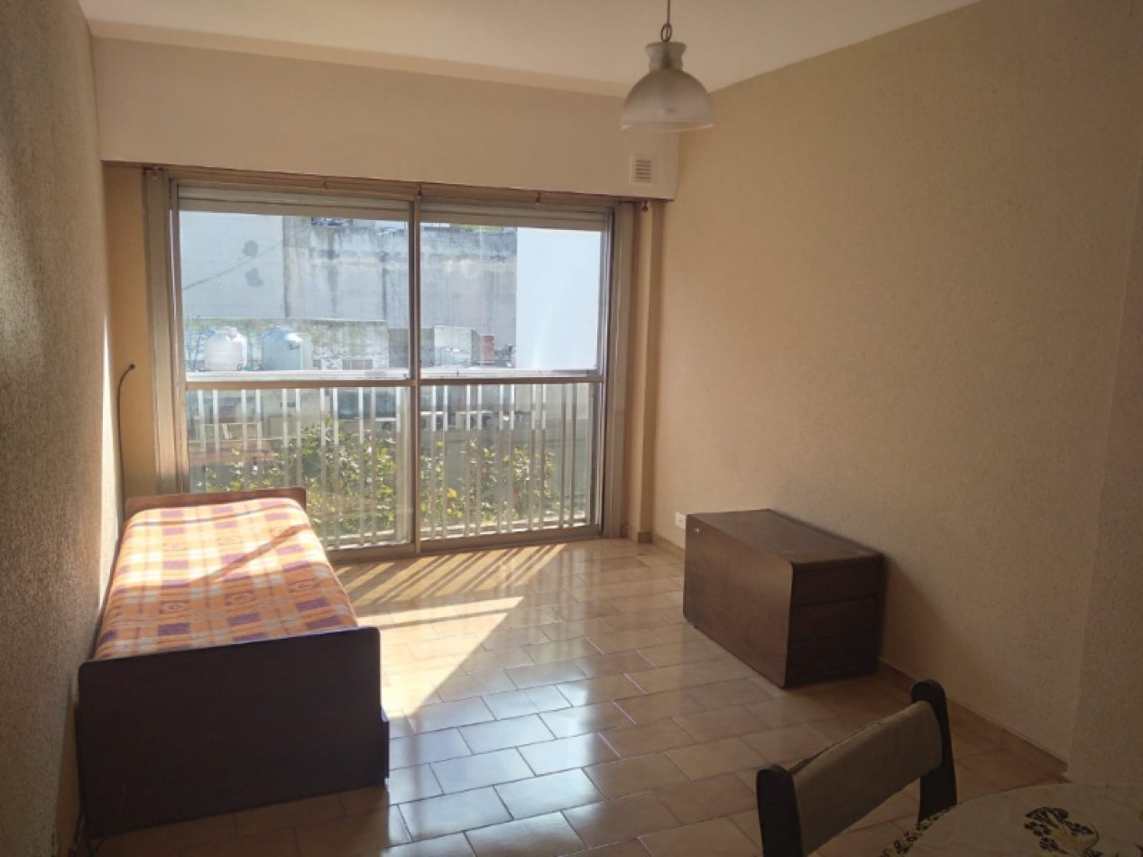 RESERVADO!! DEPARTAMENTO 2 AMB A LA CALLE EN PLENO CENTRO