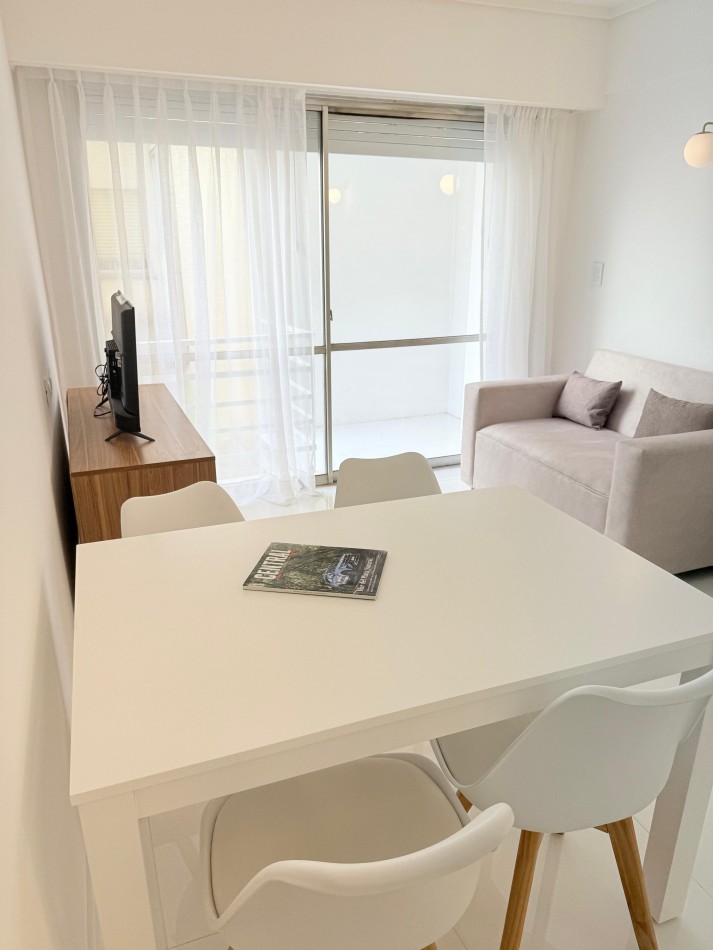 DEPTO 2 amb centrico con balcon reciclado y equipado a nuevo! 