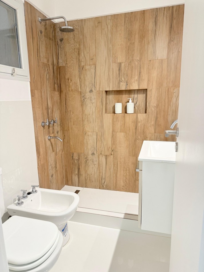 DEPTO 2 amb centrico con balcon reciclado y equipado a nuevo! 