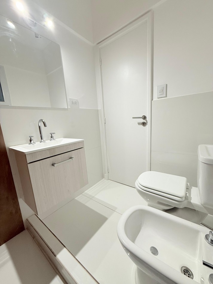 DEPTO 2 amb centrico con balcon reciclado y equipado a nuevo! 