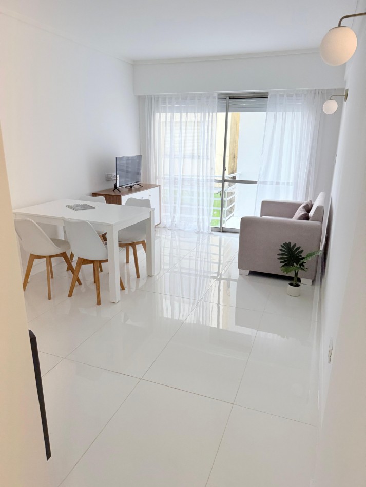 DEPTO 2 amb centrico con balcon reciclado y equipado a nuevo! 