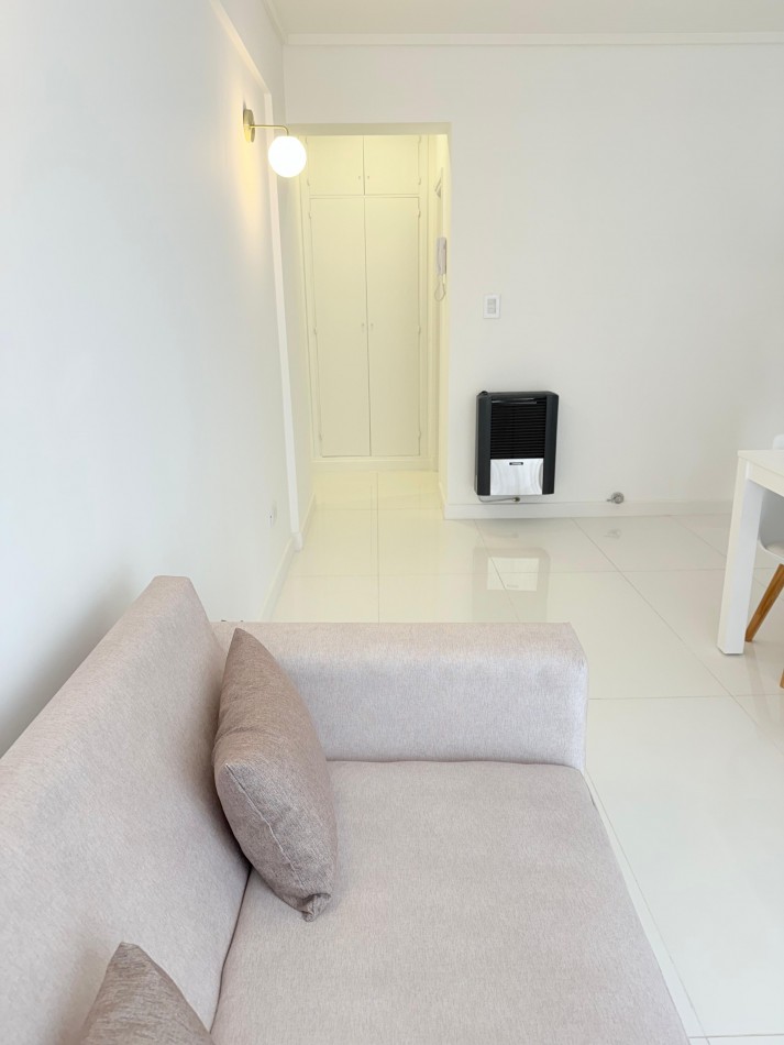 DEPTO 2 amb centrico con balcon reciclado y equipado a nuevo! 