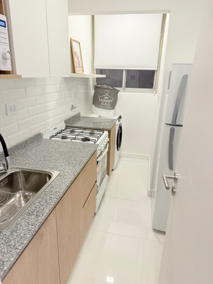 DEPTO 2 amb centrico con balcon reciclado y equipado a nuevo! 