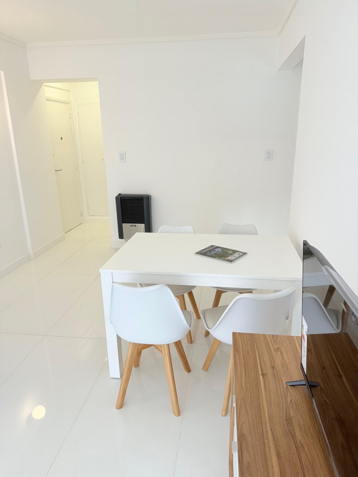 DEPTO 2 amb centrico con balcon reciclado y equipado a nuevo! 