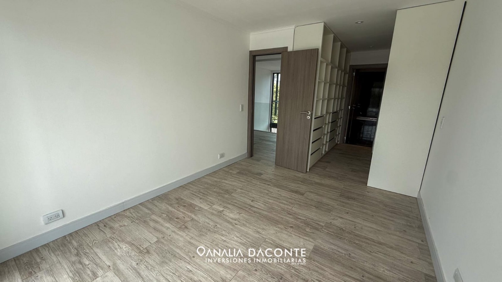 CASA ADOSADA 4 AMB CON PARQUE Y PISCINA. SAN JERONIMO