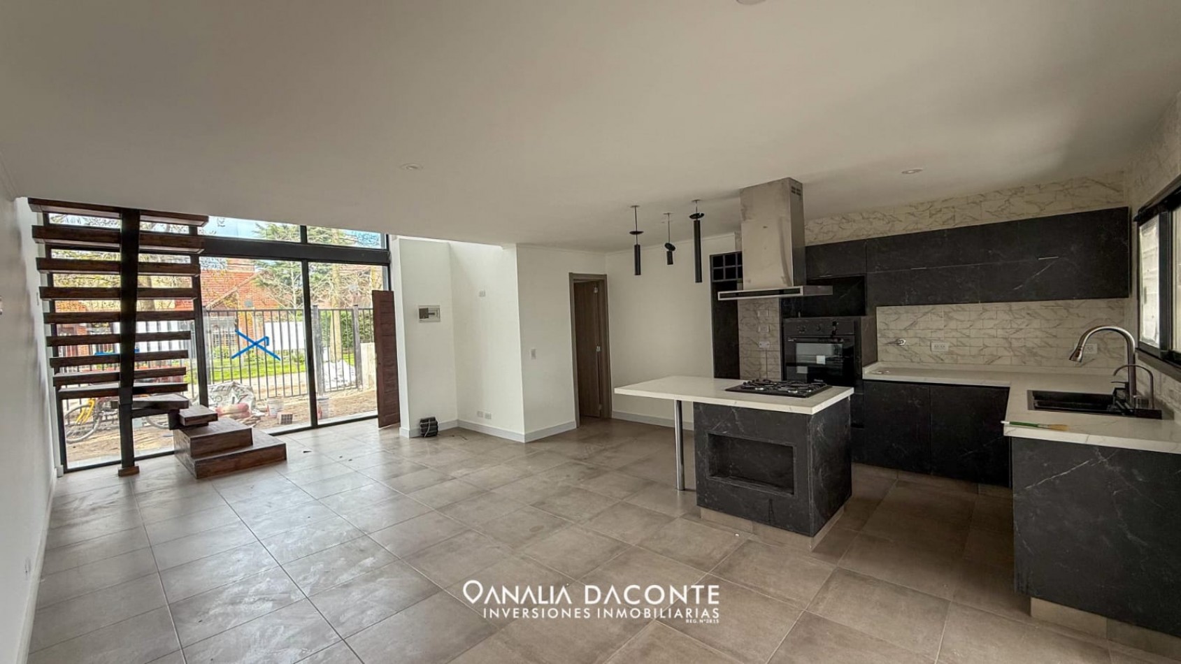 CASA ADOSADA 4 AMB CON PARQUE Y PISCINA. SAN JERONIMO