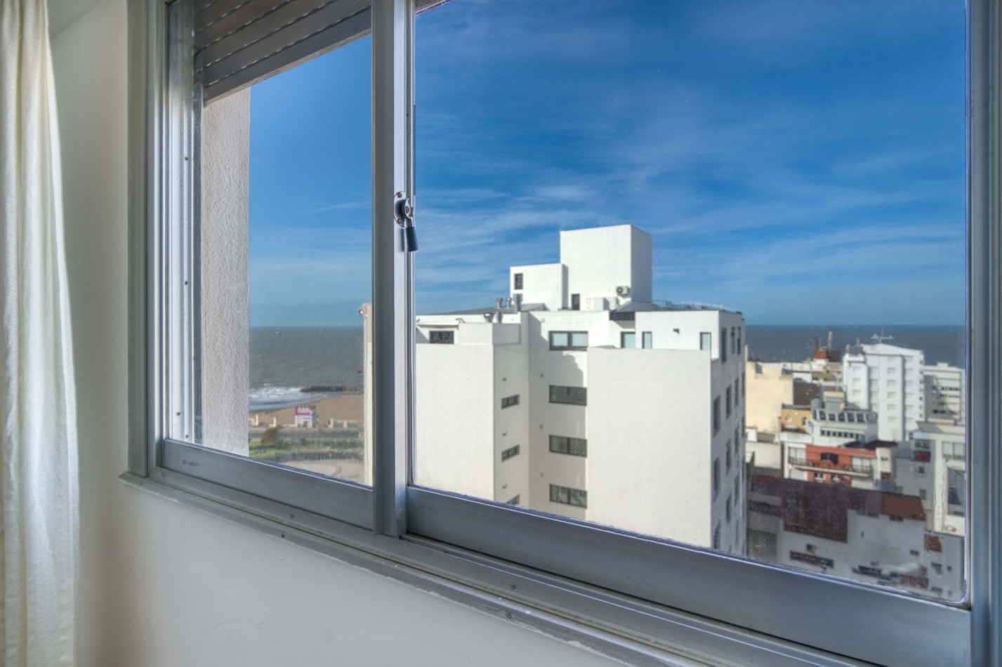 DEPARTAMENTO 2AMB CON BALCON Y COCHERA EN LA PERLA! VISTA AL MAR