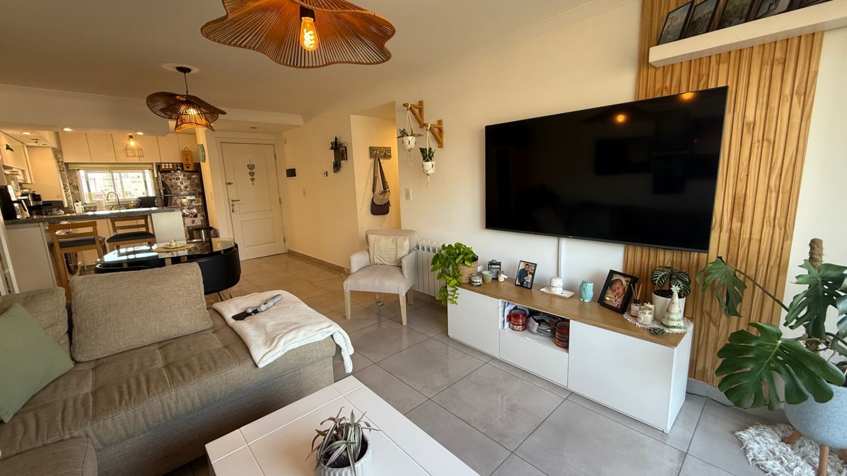 IMPORTANTE PISO 3 AMB CON DOS COCHERAS EN LA PERLA! AV. LIBERTAD 3200