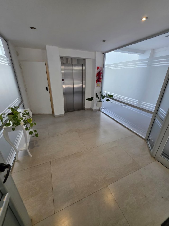 IMPORTANTE PISO 3 AMB CON DOS COCHERAS EN LA PERLA! AV. LIBERTAD 3200
