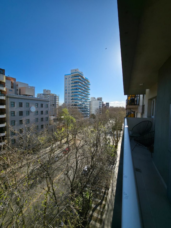 IMPORTANTE PISO 3 AMB CON DOS COCHERAS EN LA PERLA! AV. LIBERTAD 3200