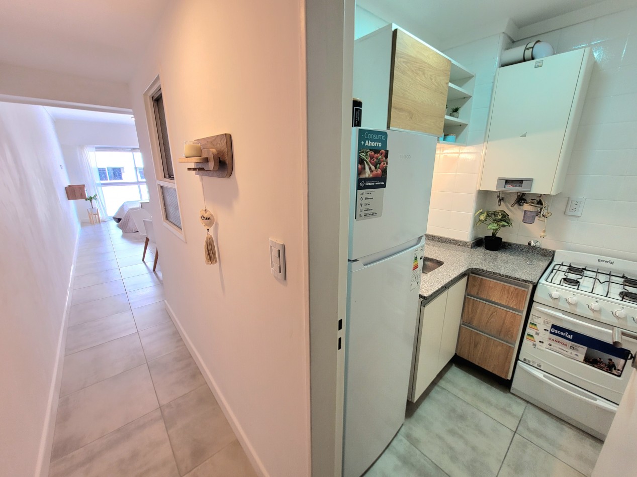 RESERVADO!! Departamento de 1 Ambiente a la calle con balcon frances en edificio MARAL