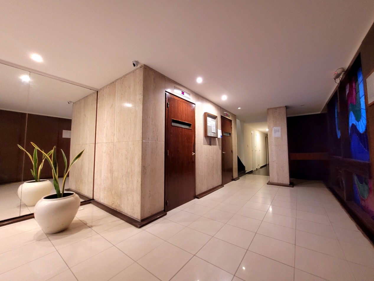 RESERVADO!! Departamento de 1 Ambiente a la calle con balcon frances en edificio MARAL