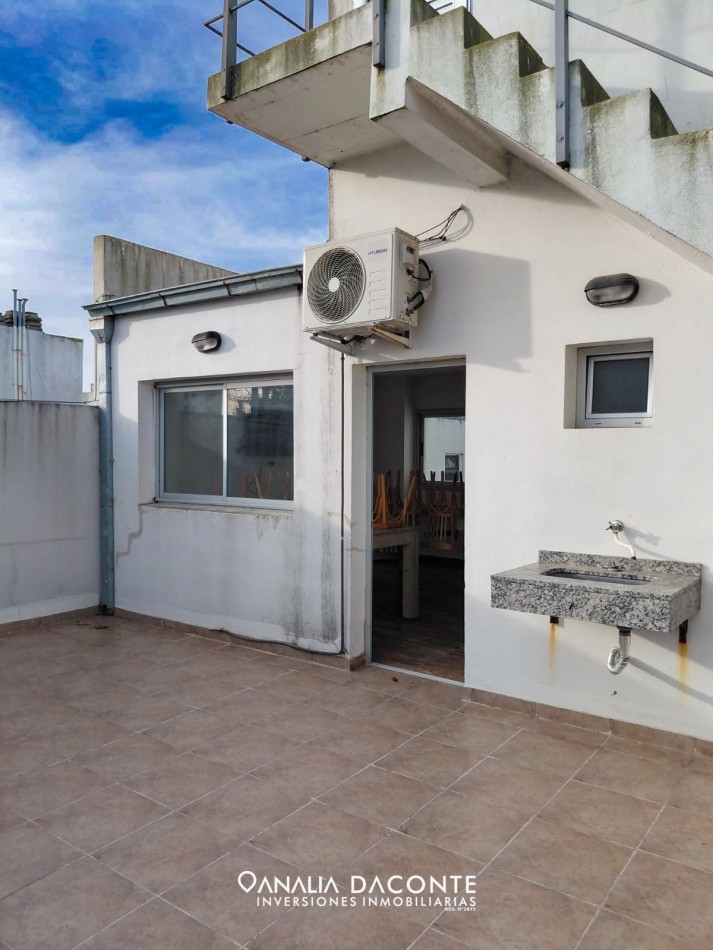 IMPORTANTE PISO 3 AMB CON DOS COCHERAS EN LA PERLA! AV. LIBERTAD 3200