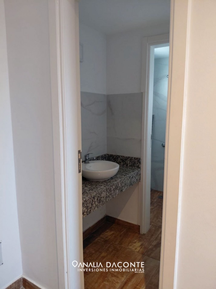 IMPORTANTE PISO 3 AMB CON DOS COCHERAS EN LA PERLA! AV. LIBERTAD 3200
