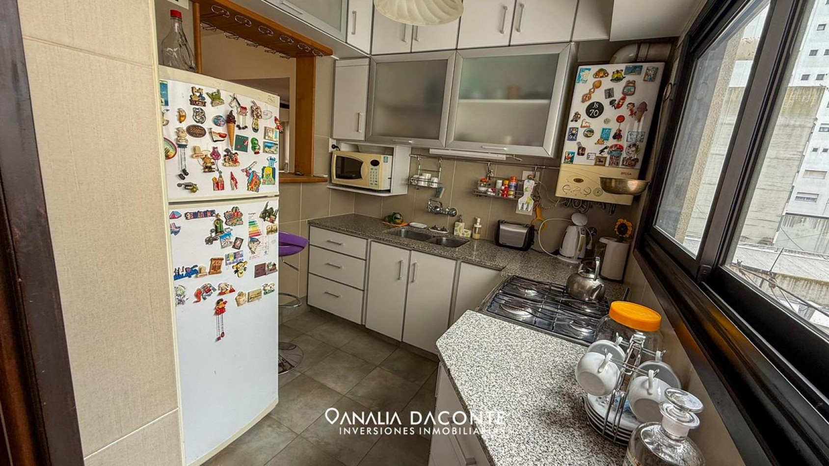 HERMOSO DEPTO 3 AMB AL FRENTE CON BALCON  Y COCHERA! MITRE 1800