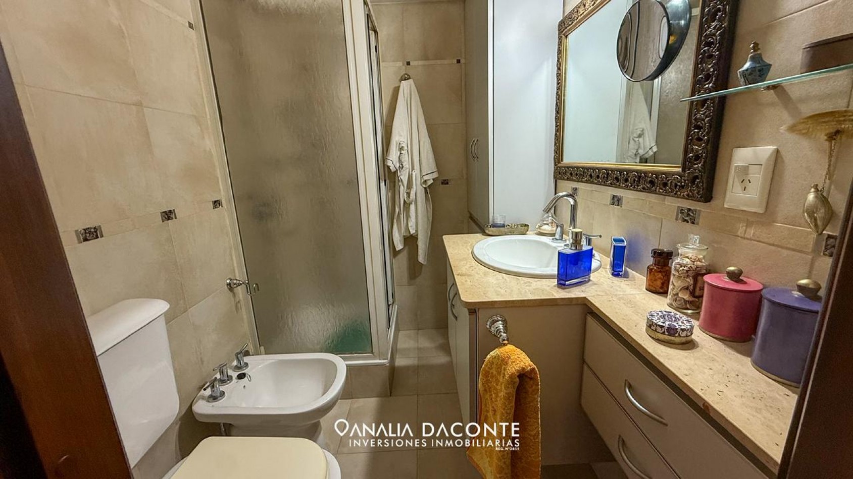 HERMOSO DEPTO 3 AMB AL FRENTE CON BALCON  Y COCHERA! MITRE 1800