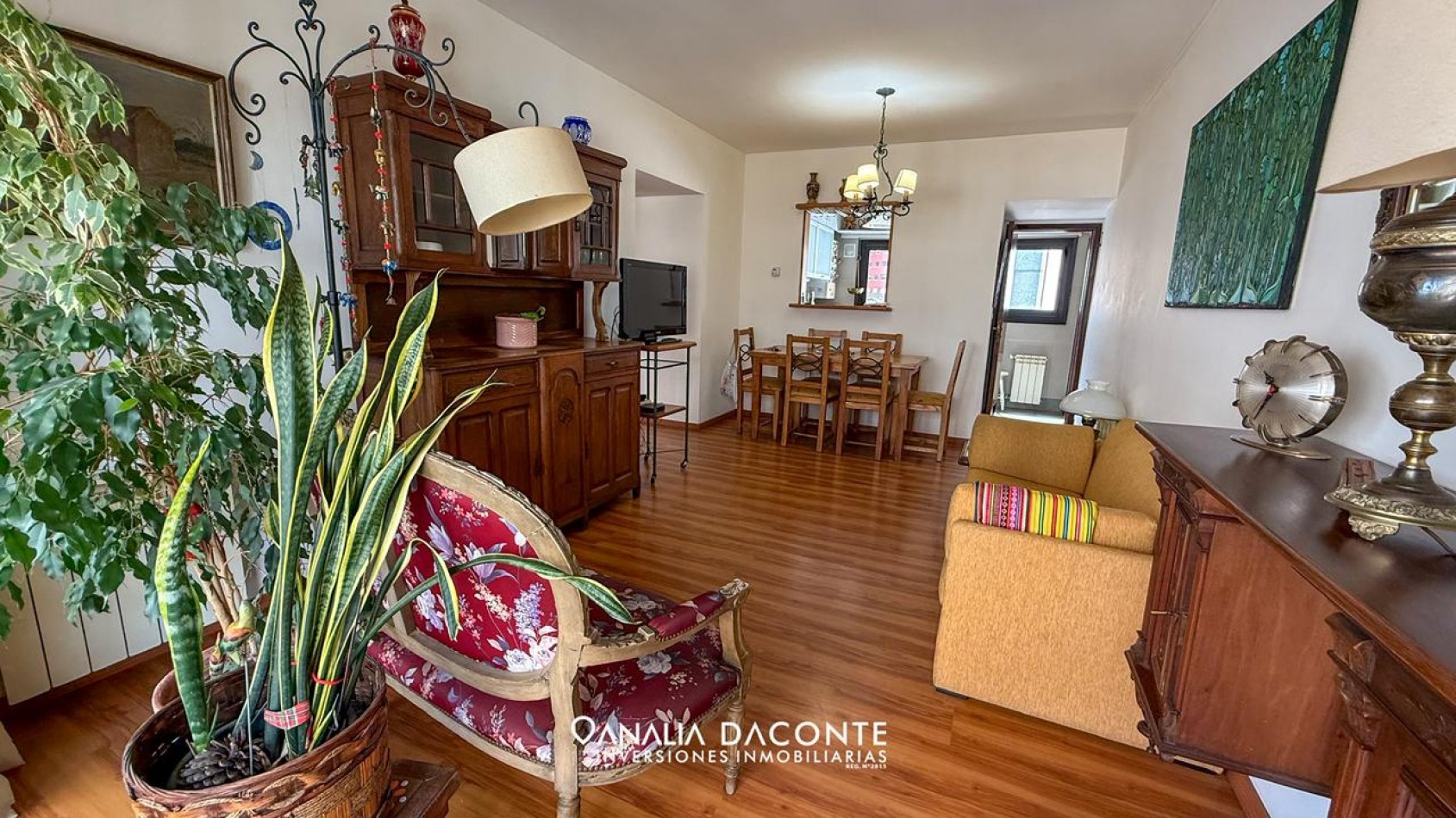 HERMOSO DEPTO 3 AMB AL FRENTE CON BALCON  Y COCHERA! MITRE 1800