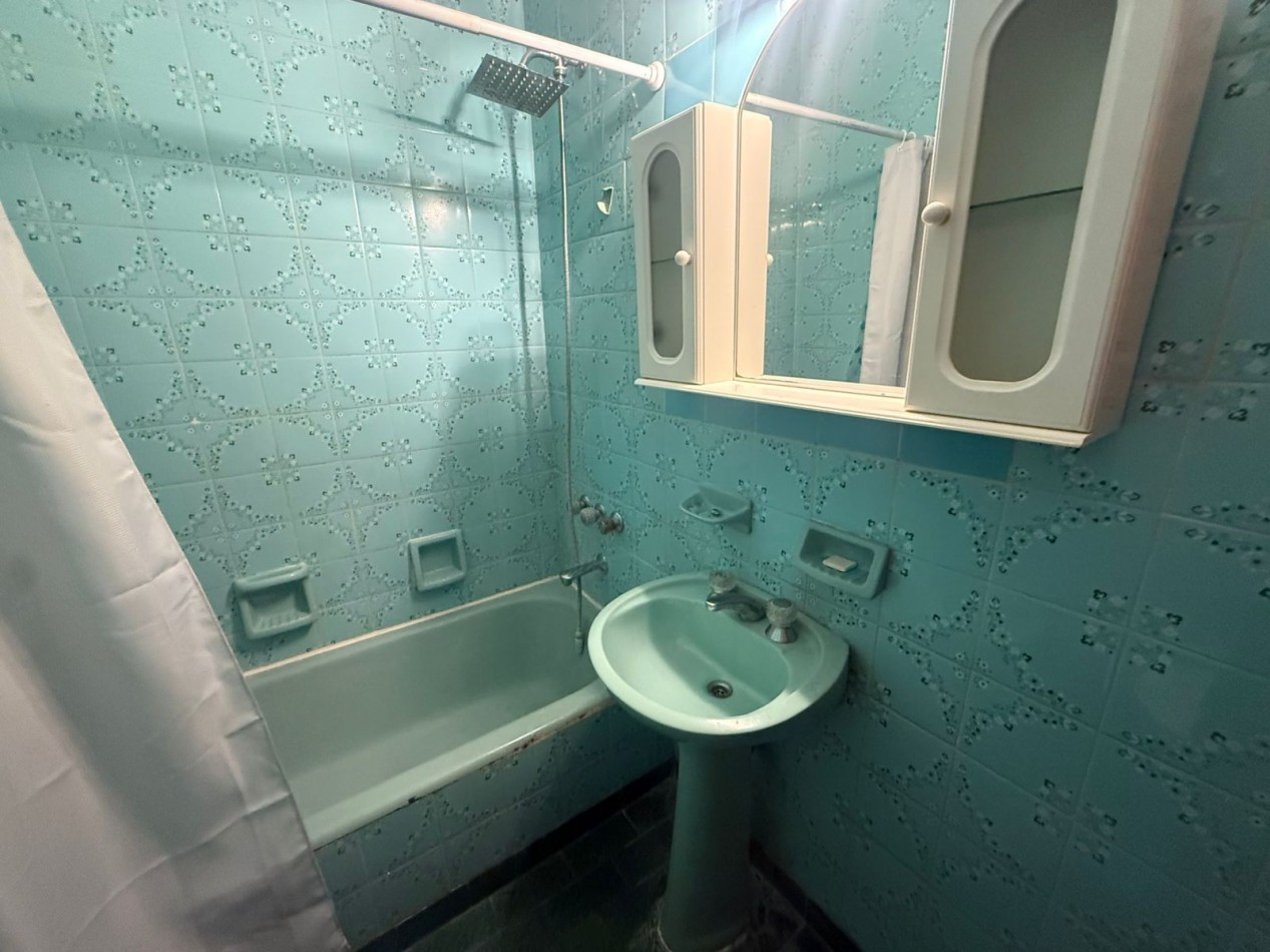 EXCELENTE DEPTO 3 AMB A LA CALLE CON BALCON. CATAMARCA 1800