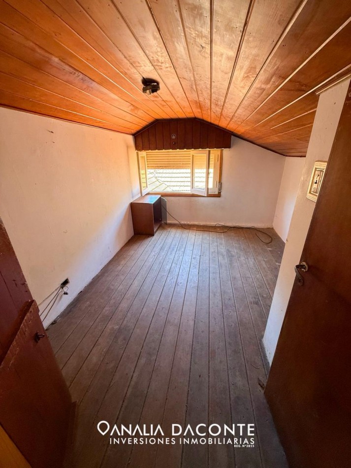 CHALET 4 AMB APTO CREDITO, CON QUINCHO A RECICLAR SOBRE LOTE PROPIO! PARQUE LURO