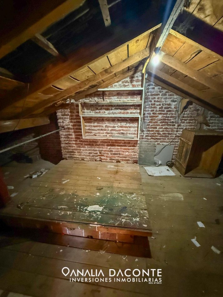 CHALET 4 AMB APTO CREDITO, CON QUINCHO A RECICLAR SOBRE LOTE PROPIO! PARQUE LURO