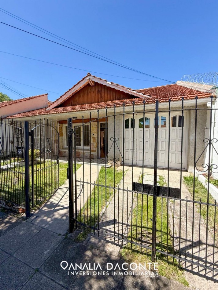 CHALET 4 AMB APTO CREDITO, CON QUINCHO A RECICLAR SOBRE LOTE PROPIO! PARQUE LURO