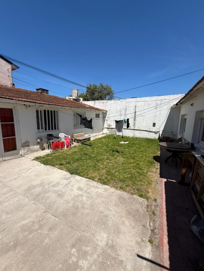 CHALET 4 AMB APTO CREDITO, CON QUINCHO A RECICLAR SOBRE LOTE PROPIO! PARQUE LURO
