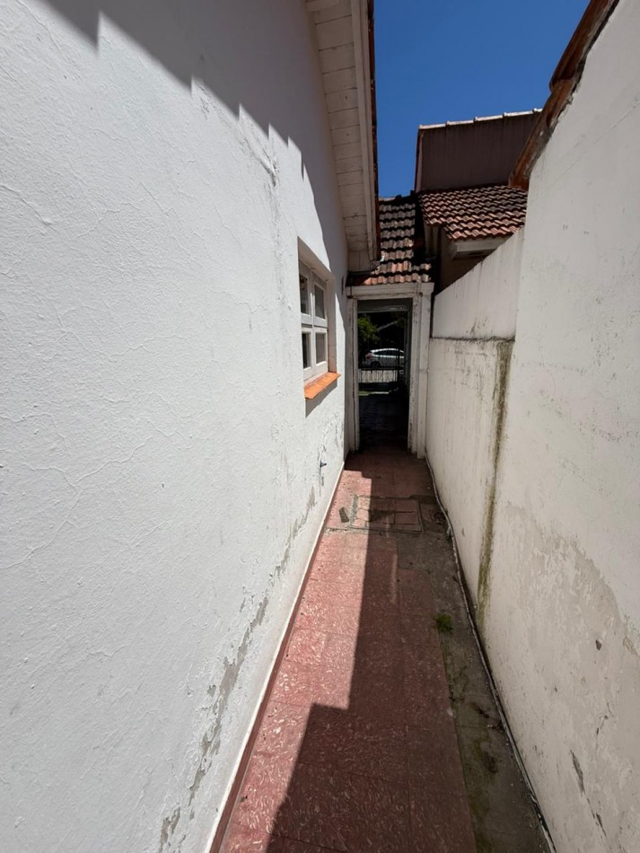 CHALET 4 AMB APTO CREDITO, CON QUINCHO A RECICLAR SOBRE LOTE PROPIO! PARQUE LURO