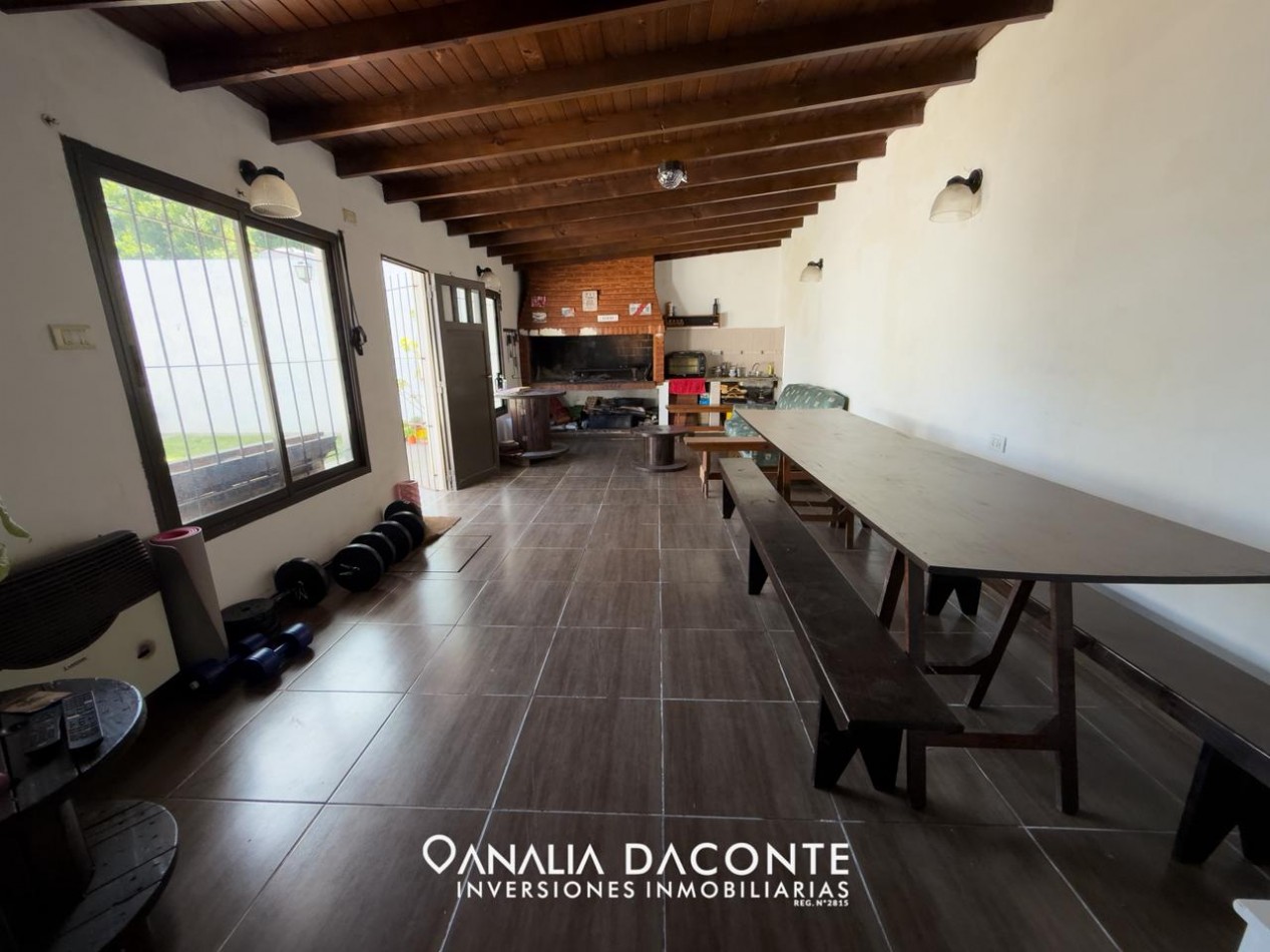 CHALET 4 AMB EN LOS PINARES! CON PARQUE, GARAGE Y QUINCHO! APTO CREDITO