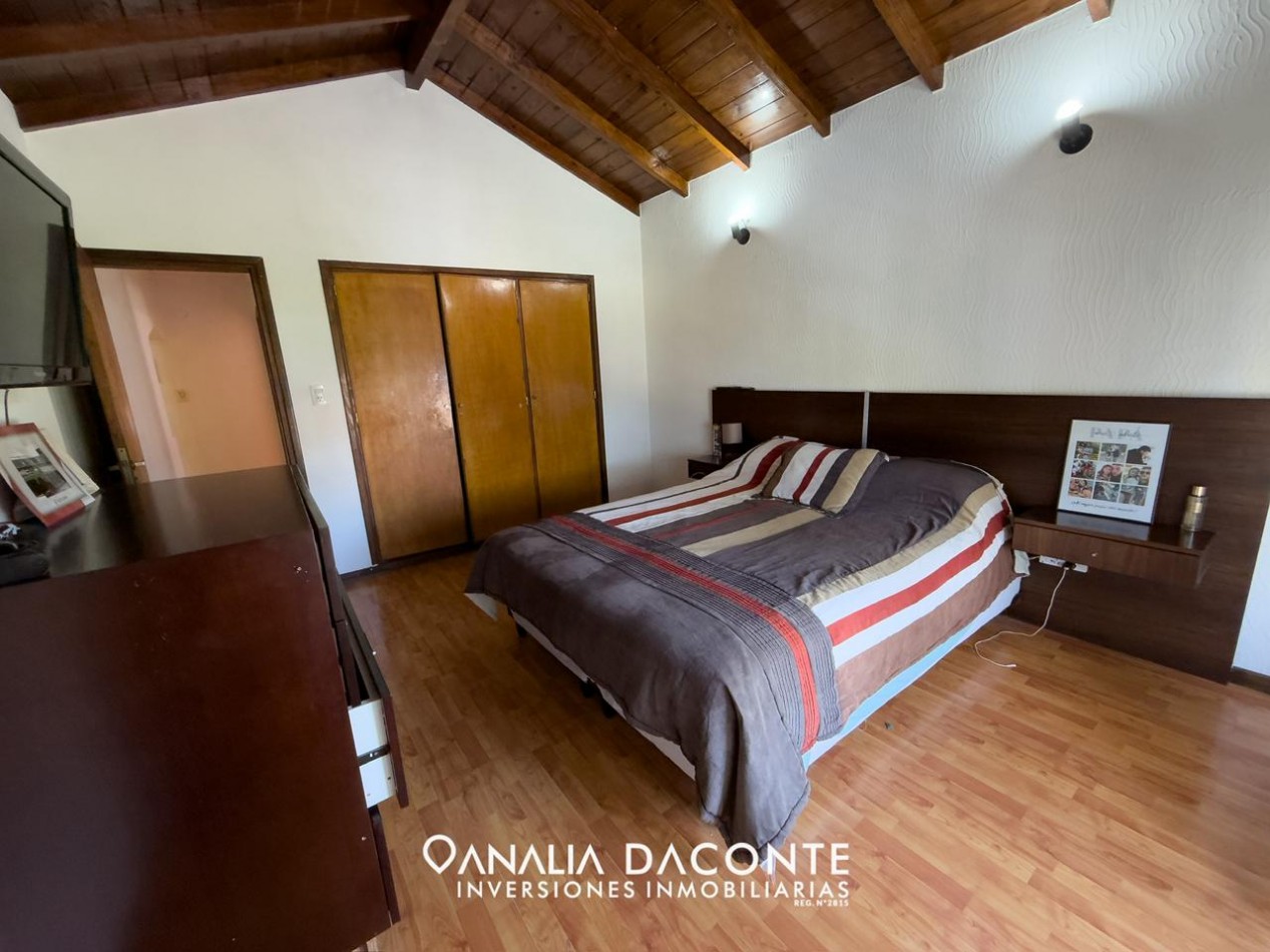 CHALET 4 AMB EN LOS PINARES! CON PARQUE, GARAGE Y QUINCHO! APTO CREDITO