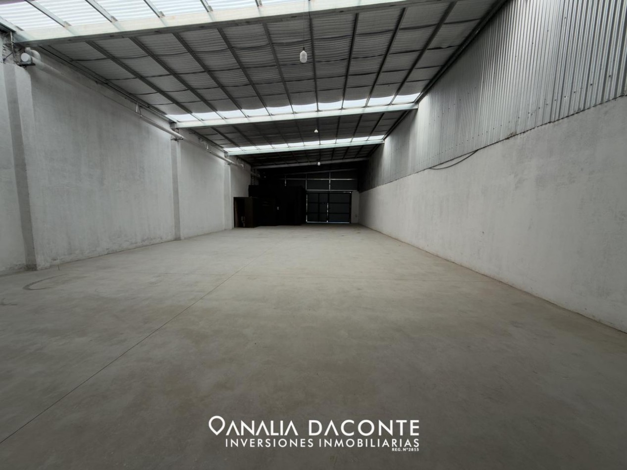 EXCELENTE GALPON  DE 300M2 A PASOS DE AV. CHAMPAGNAT!