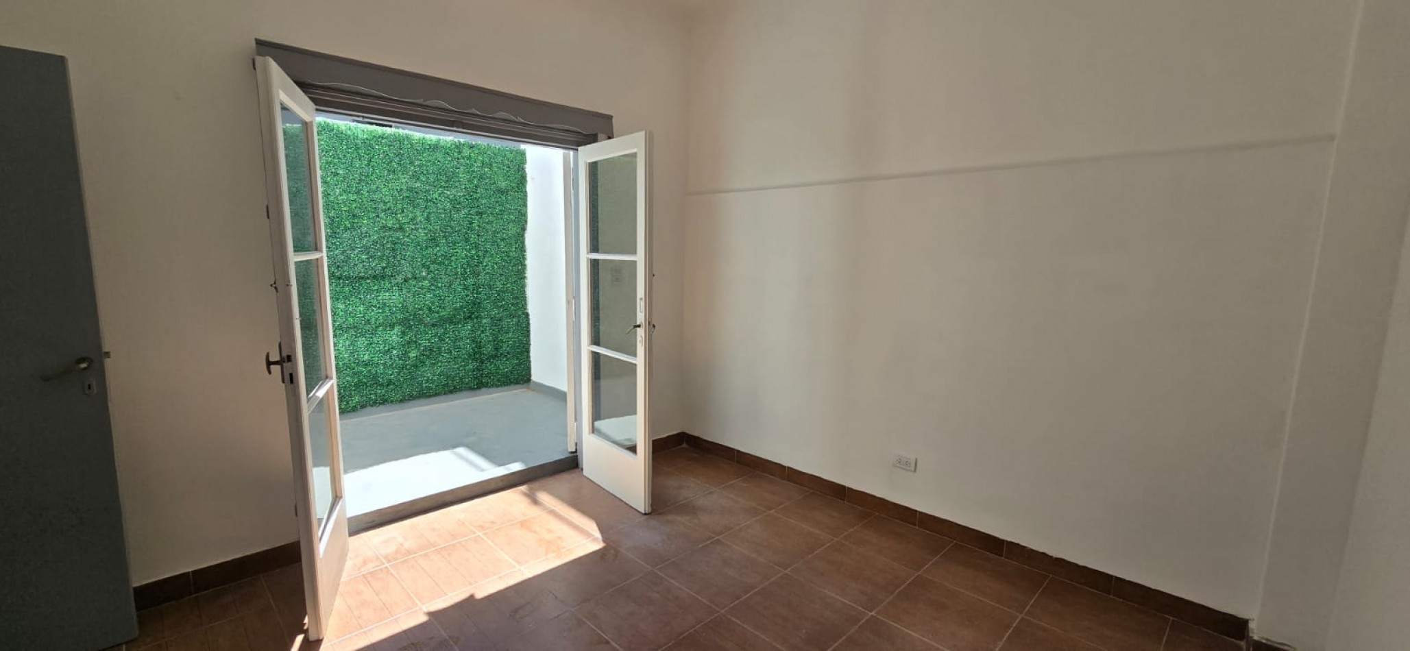 DEPTO 4 AMB, EN ALQUILER VIVIENDA O APTO PROFESIONAL! ZONA ALDREY!