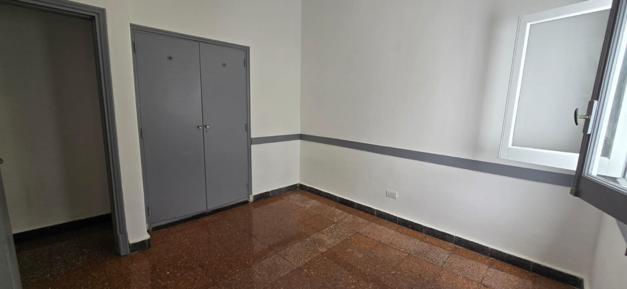 DEPTO 4 AMB, EN ALQUILER VIVIENDA O APTO PROFESIONAL! ZONA ALDREY!