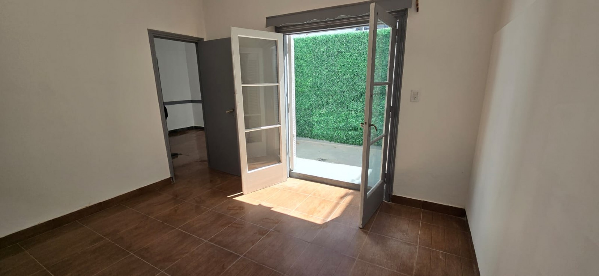 DEPTO 4 AMB, EN ALQUILER VIVIENDA O APTO PROFESIONAL! ZONA ALDREY!