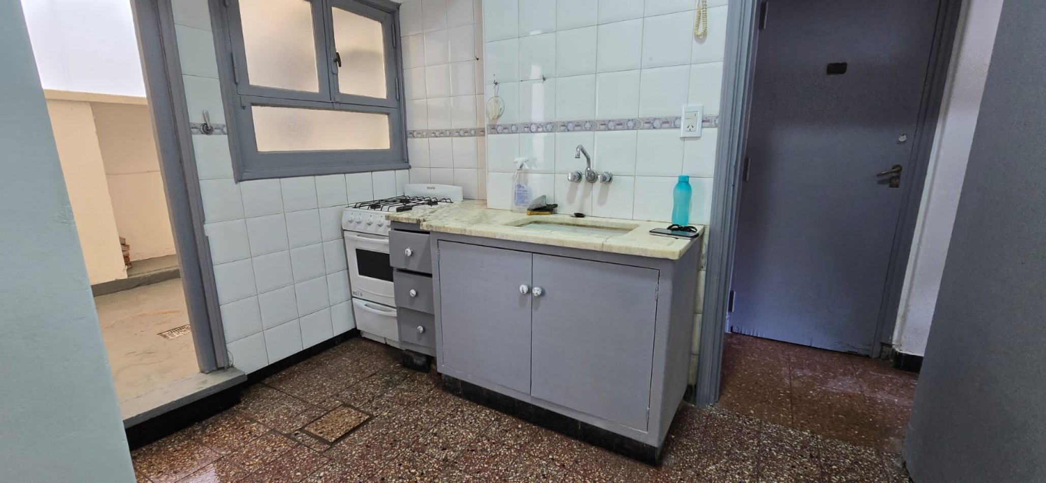 DEPTO 4 AMB, EN ALQUILER VIVIENDA O APTO PROFESIONAL! ZONA ALDREY!