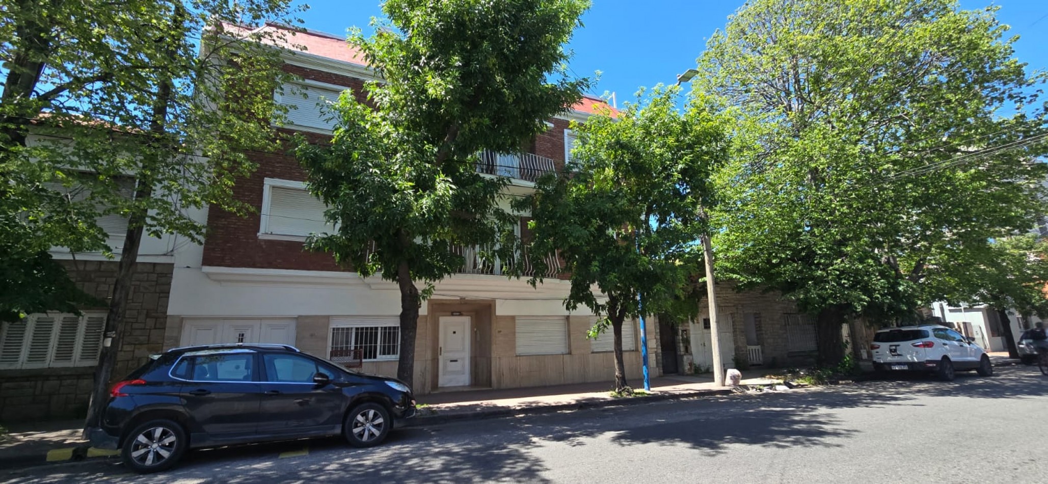 DEPTO 4 AMB, EN ALQUILER VIVIENDA O APTO PROFESIONAL! ZONA ALDREY!